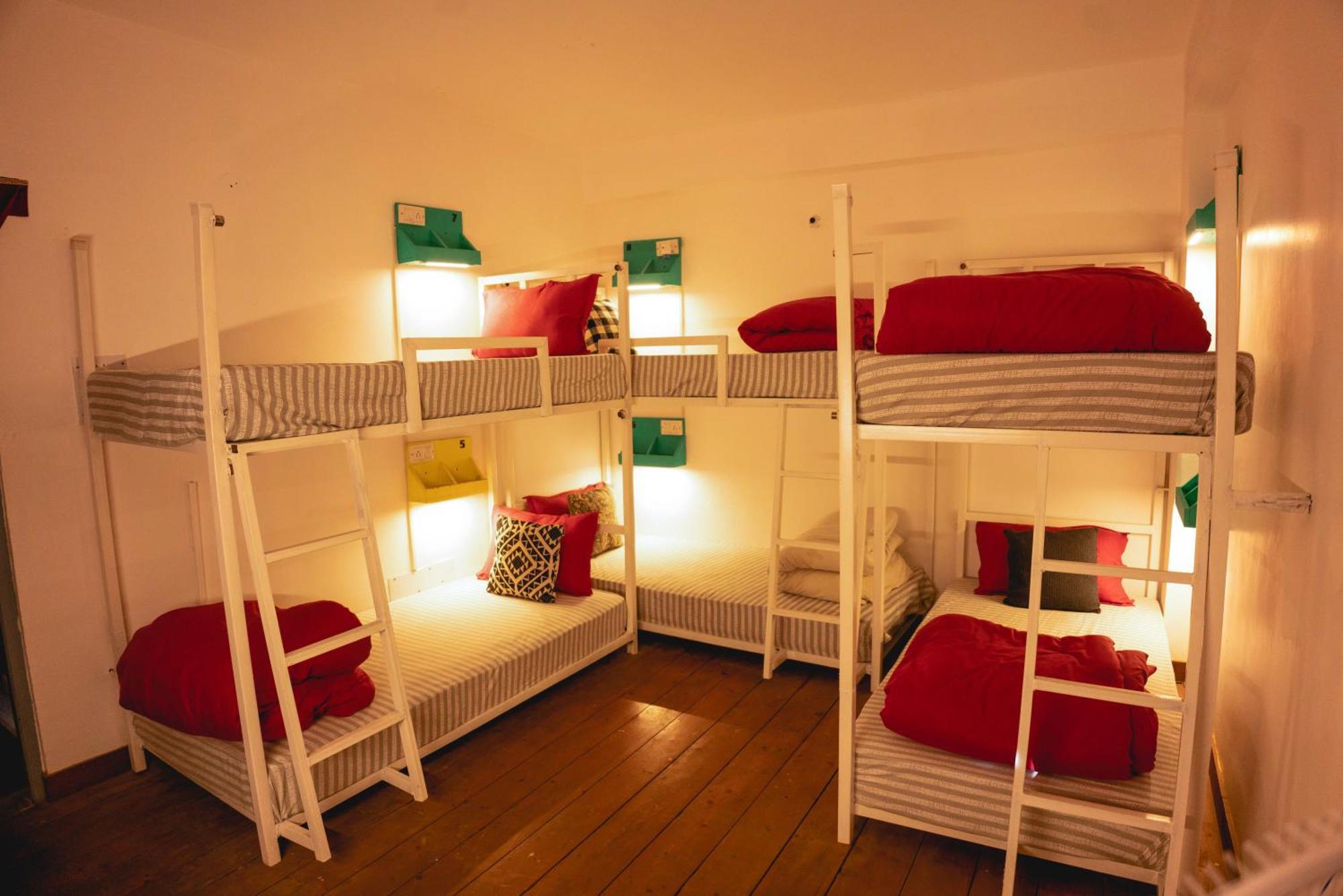 Mitra Mcleodganj Hostel McLeod Gandzs Kültér fotó