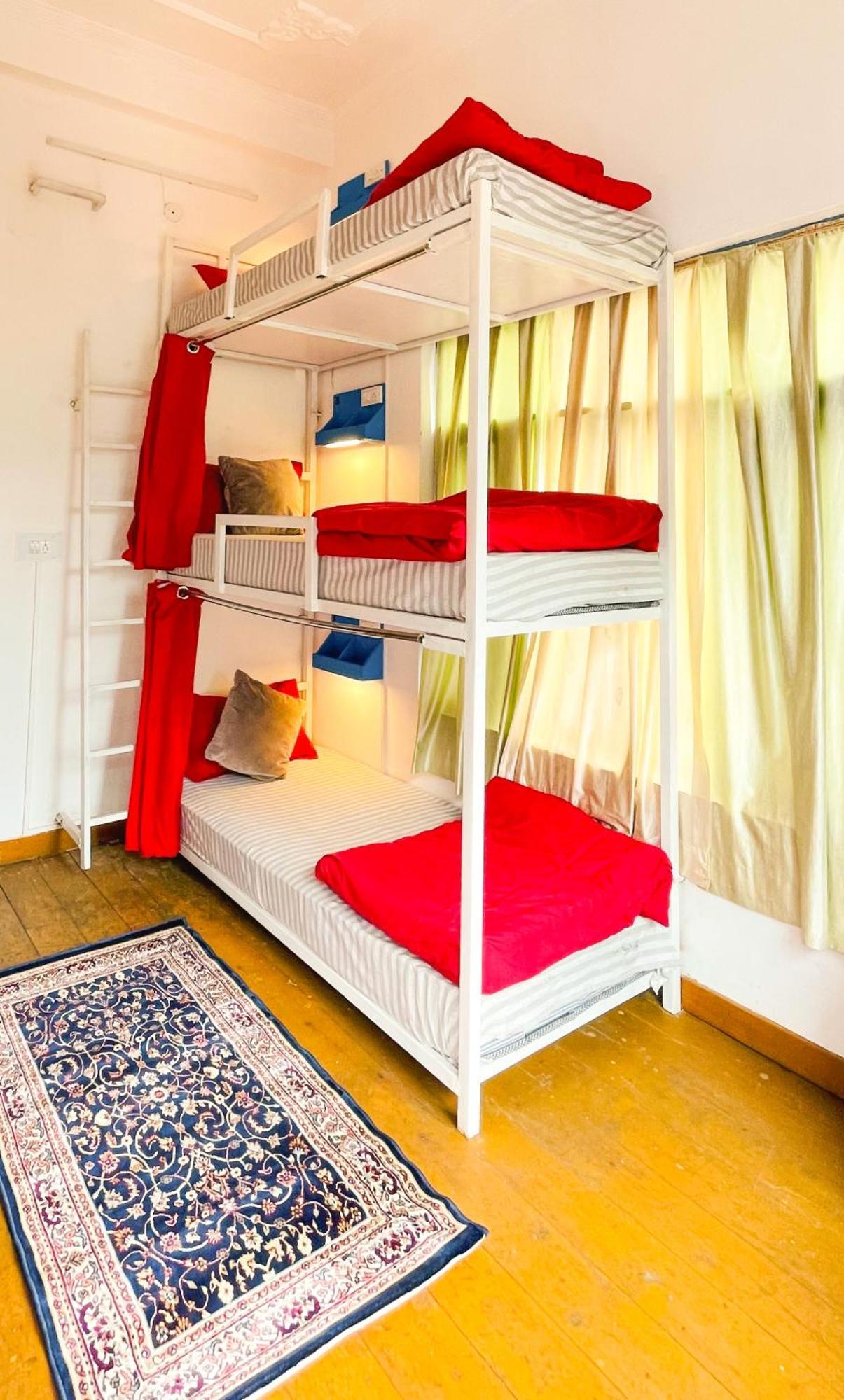 Mitra Mcleodganj Hostel McLeod Gandzs Kültér fotó