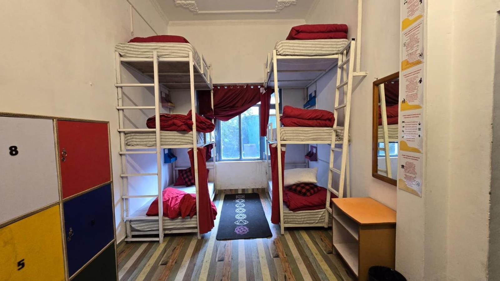 Mitra Mcleodganj Hostel McLeod Gandzs Kültér fotó